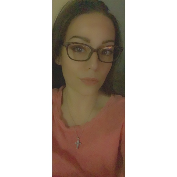 Meet your Posher, Nicole - Picture 1 of 1